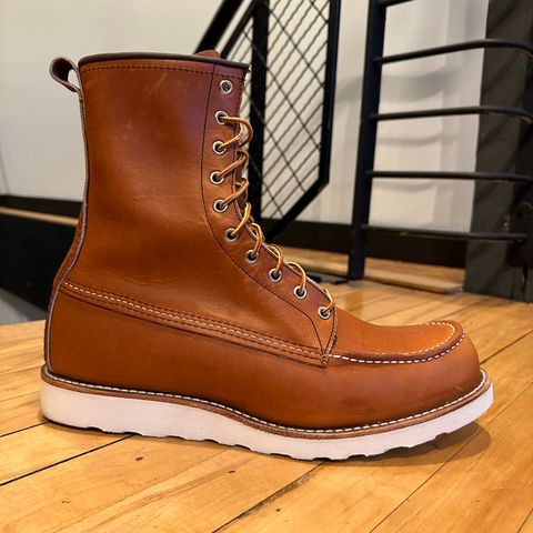 Red Wing 8-Inch Classic Moc in S.B. Foot Oro Legacy
