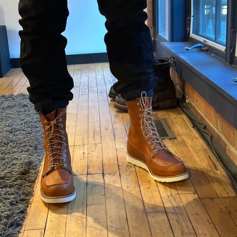 Red Wing 8-Inch Classic Moc in S.B. Foot Oro Legacy