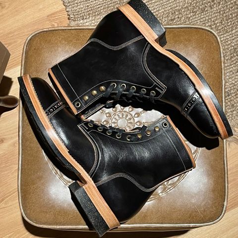 Monroe 19927 in Malayan Black Hand-Dyed Natural Veg Tan