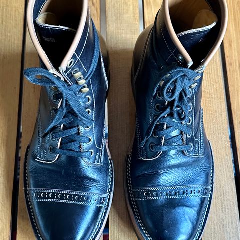 Monroe 19927 in Malayan Black Hand-Dyed Natural Veg Tan