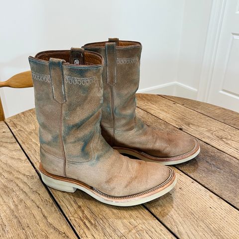 Rios of Mercedes x The Black Bear Brand The Wild West Roughrider in Horween Marine Field Roughout