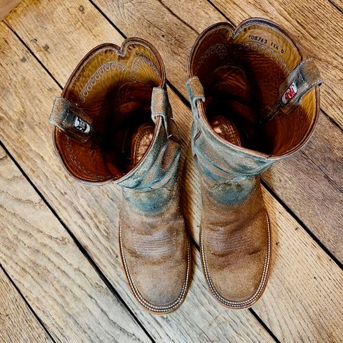 Rios of Mercedes x The Black Bear Brand The Wild West Roughrider in Horween Marine Field Roughout