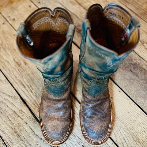 Rios of Mercedes x The Black Bear Brand The Wild West Roughrider in Horween Marine Field Roughout