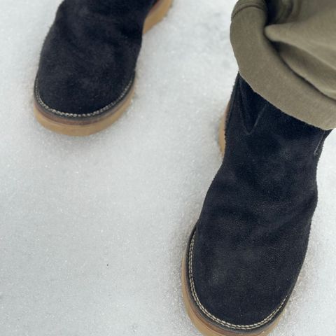 Viberg Roper Boot in Seidel Black Oil Tan Roughout