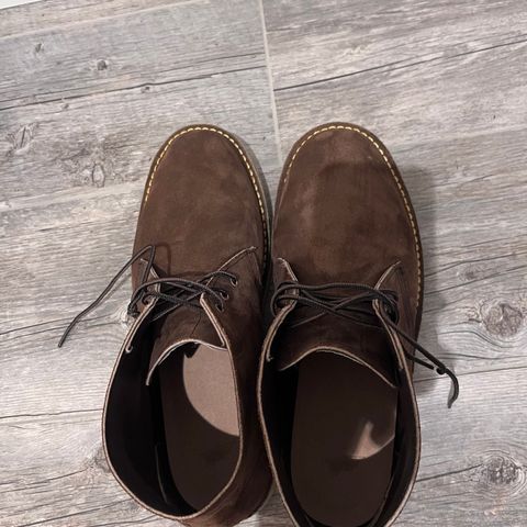 Red Wing Weekender Chukka in chocolate muleskinner