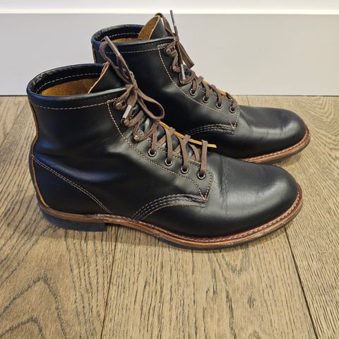 View photo of Red Wing Beckman Flatbox in S.B. Foot Black Klondike