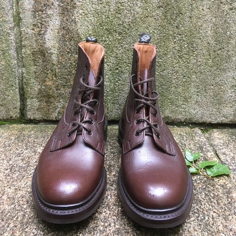 Tricker's Burford Plain Derby Boot in Dark Brown Olivia Scotch Grain