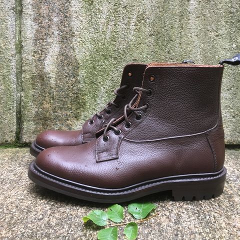 Tricker's Burford Plain Derby Boot in Dark Brown Olivia Scotch Grain