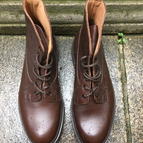Tricker's Burford Plain Derby Boot in Dark Brown Olivia Scotch Grain