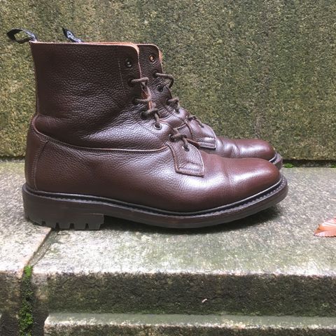 Tricker's Burford Plain Derby Boot in Dark Brown Olivia Scotch Grain
