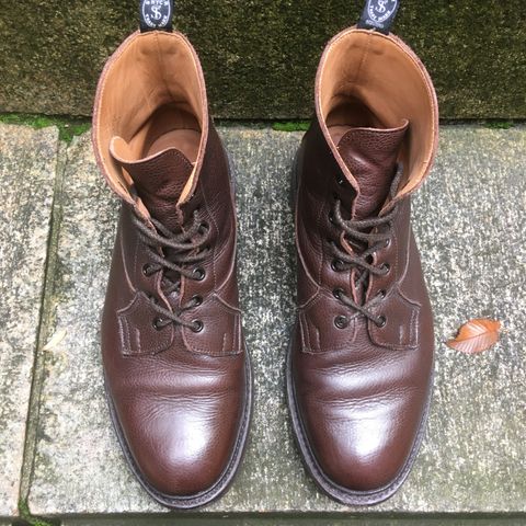 Tricker's Burford Plain Derby Boot in Dark Brown Olivia Scotch Grain