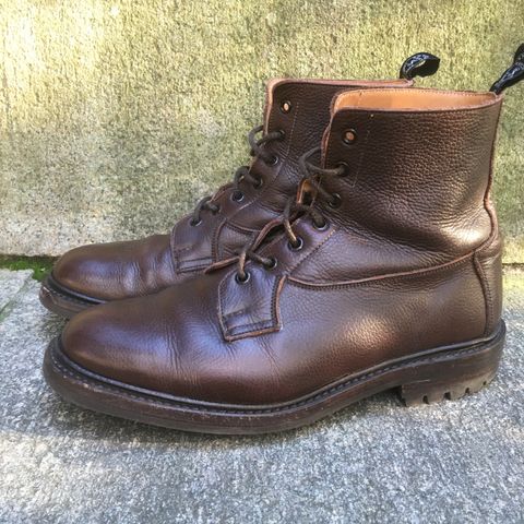 Tricker's Burford Plain Derby Boot in Dark Brown Olivia Scotch Grain