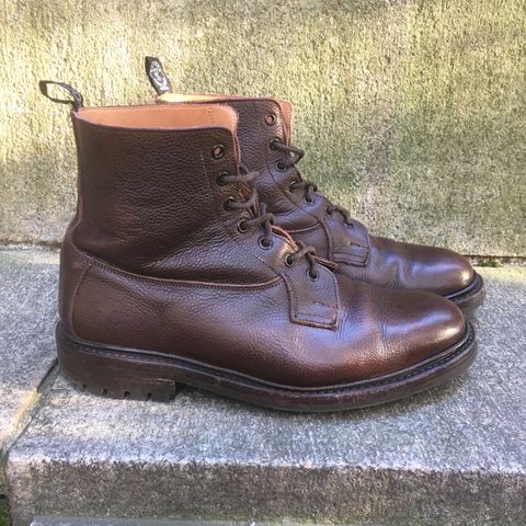 Tricker's Burford Plain Derby Boot in Dark Brown Olivia Scotch Grain