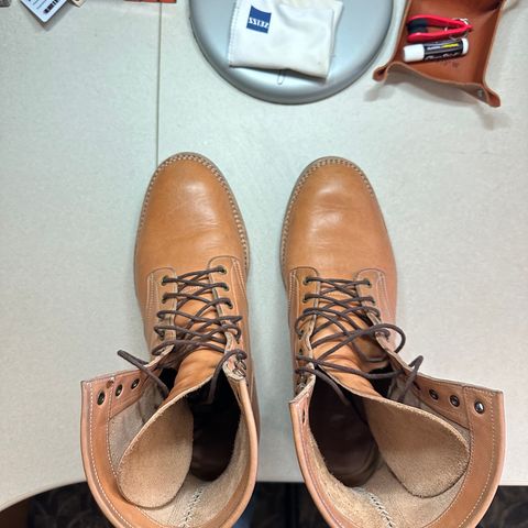 Onderhoud SVC02 Packer Boot in Horween Natural Essex