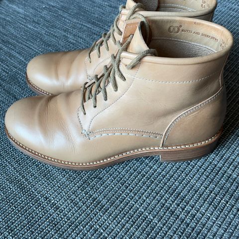 Butts and Shoulders The Classic Boots in Natural Leather