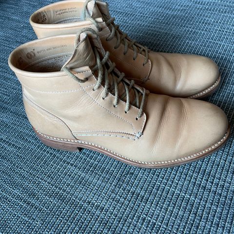 Butts and Shoulders The Classic Boots in Natural Leather