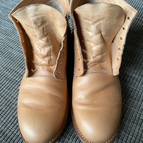 Butts and Shoulders The Classic Boots in Natural Leather