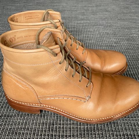 Butts and Shoulders The Classic Boots in Natural Leather