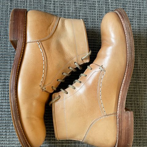Butts and Shoulders The Classic Boots in Natural Leather