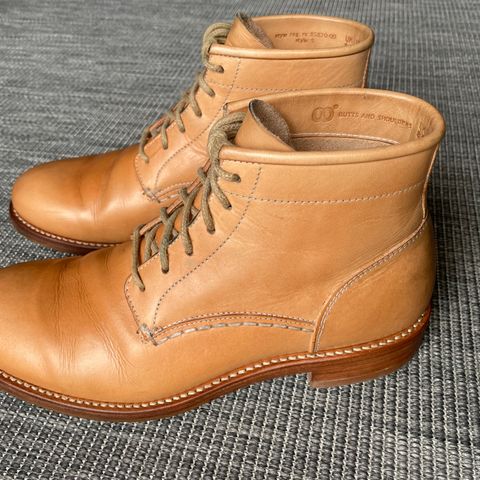 Butts and Shoulders The Classic Boots in Natural Leather