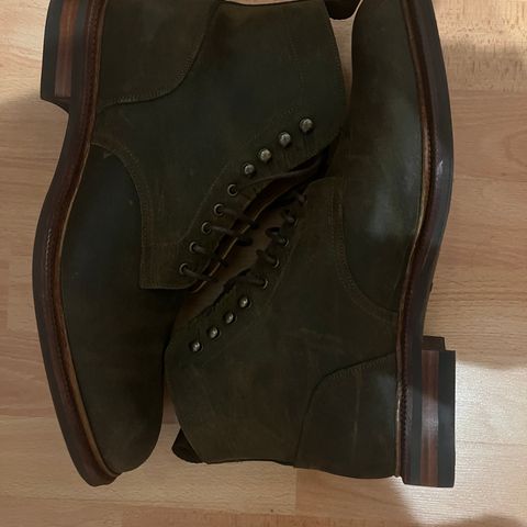 Meermin Service Boot in C.F. Stead Leaf Green Waxy Commander Suede