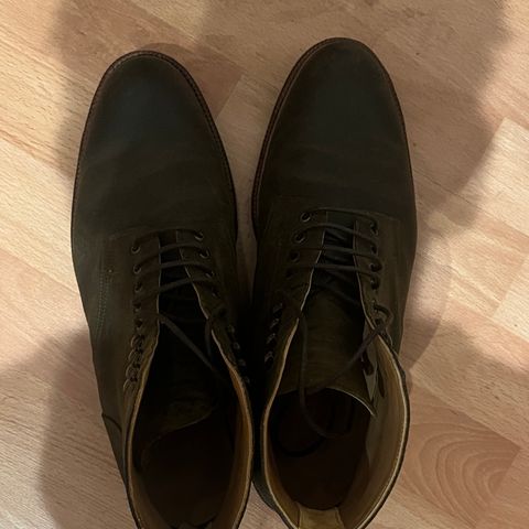 Meermin Service Boot in C.F. Stead Leaf Green Waxy Commander Suede