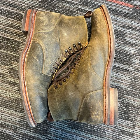 Meermin Service Boot in C.F. Stead Leaf Green Waxy Commander Suede