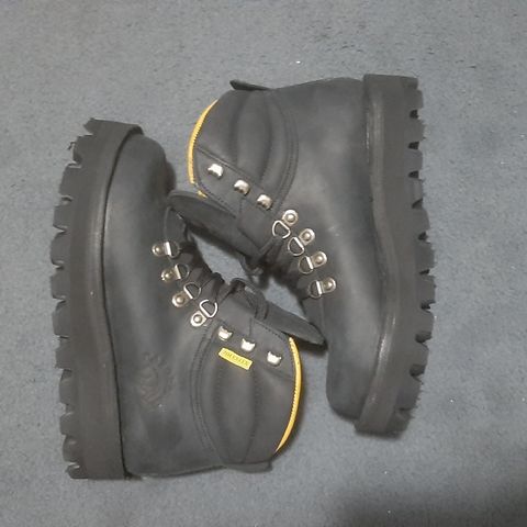 Jim Green Razorback in Black Crazy Horse