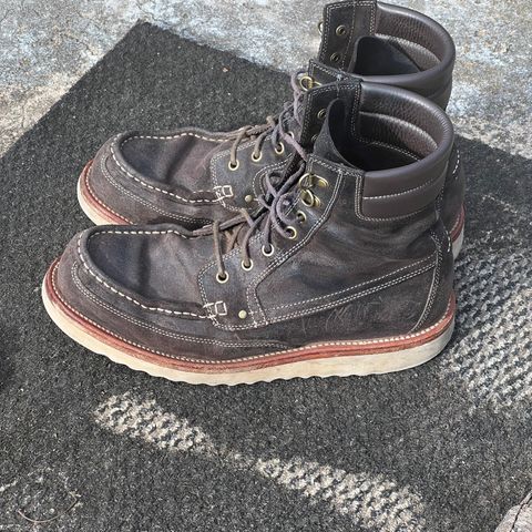 Grant Stone Field Boot in C.F. Stead Earth Waxy Commander Suede