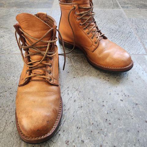 View photo of Wesco Johannes in Horween Natural Essex