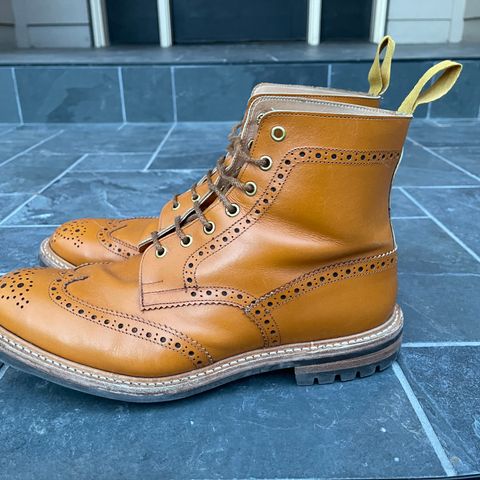 Tricker's Stow Country Boot in Acorn Antique