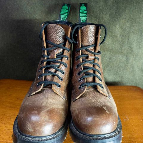 Solovair 8 Eye Derby Boot in Gaucho Brown Grain