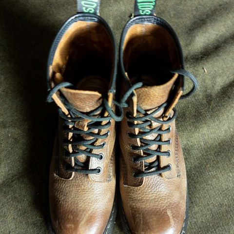 Solovair 8 Eye Derby Boot in Gaucho Brown Grain