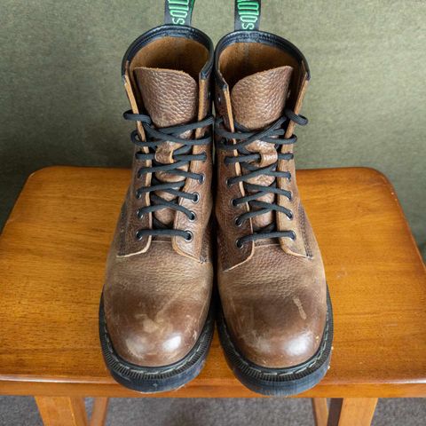 Solovair 8 Eye Derby Boot in Gaucho Brown Grain