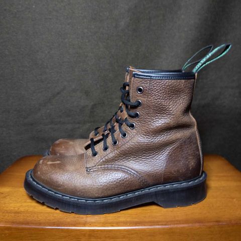 Solovair 8 Eye Derby Boot in Gaucho Brown Grain