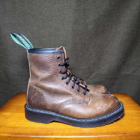 Solovair 8 Eye Derby Boot in Gaucho Brown Grain