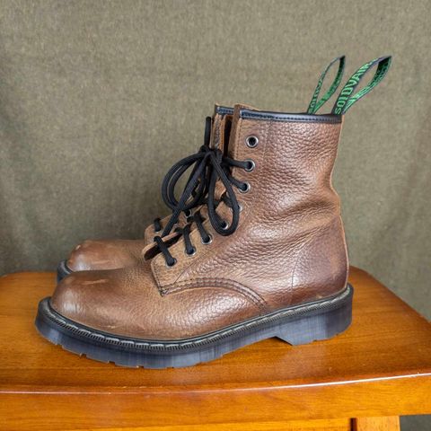 Solovair 8 Eye Derby Boot in Gaucho Brown Grain