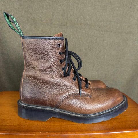 Solovair 8 Eye Derby Boot in Gaucho Brown Grain