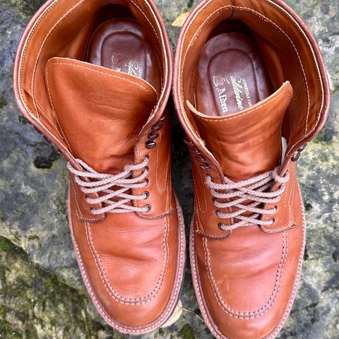 View photo of Alden X Ealdwine 40307HC Saddle Tan Fettleder Indy in Saddle Tan Calf Skin