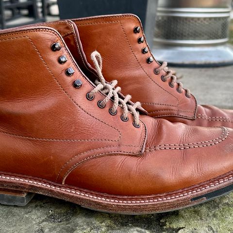 View photo of Alden X Ealdwine 40307HC Saddle Tan Fettleder Indy in Saddle Tan Calf Skin