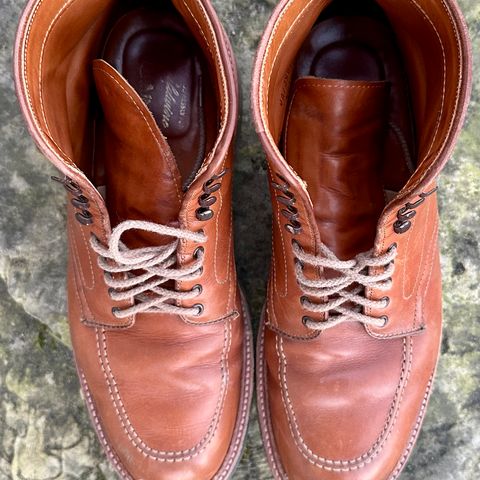 View photo of Alden X Ealdwine 40307HC Saddle Tan Fettleder Indy in Saddle Tan Calf Skin