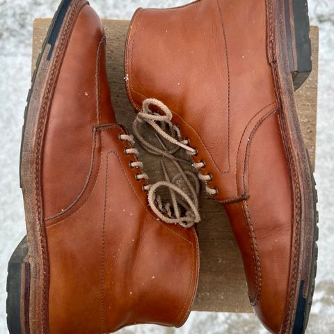 View photo of Alden X Ealdwine 40307HC Saddle Tan Fettleder Indy in Saddle Tan Calf Skin