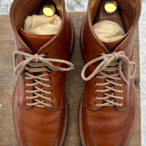 View photo of Alden X Ealdwine 40307HC Saddle Tan Fettleder Indy in Saddle Tan Calf Skin