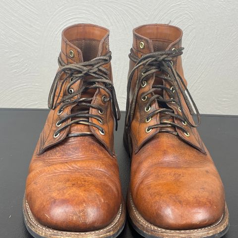 Oak Street Bootmakers Trench Boot in Tempesti Brown Overdye Camello Asportabile