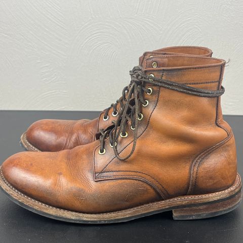 Oak Street Bootmakers Trench Boot in Tempesti Brown Overdye Camello Asportabile