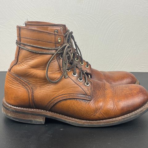 Oak Street Bootmakers Trench Boot in Tempesti Brown Overdye Camello Asportabile