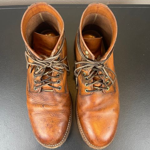 Oak Street Bootmakers Trench Boot in Tempesti Brown Overdye Camello Asportabile