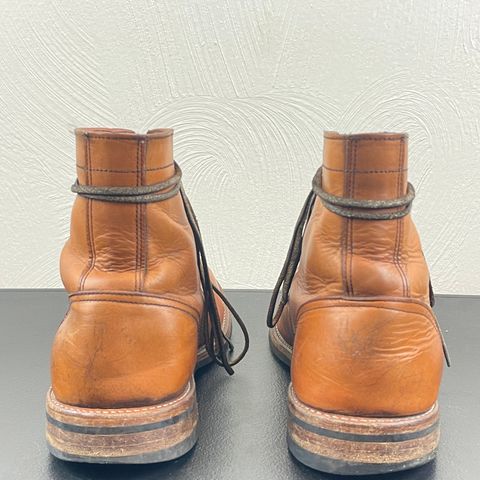Oak Street Bootmakers Trench Boot in Tempesti Brown Overdye Camello Asportabile