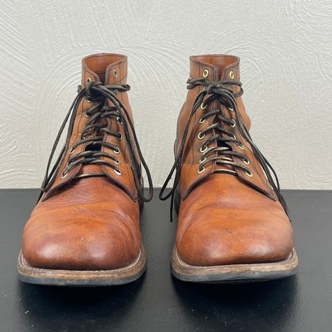 Oak Street Bootmakers Trench Boot in Tempesti Brown Overdye Camello Asportabile