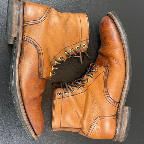 Oak Street Bootmakers Trench Boot in Tempesti Brown Overdye Camello Asportabile